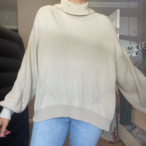 DKNY Sweater - Picture 1 of 4